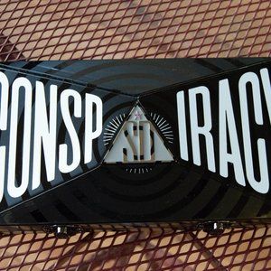 Jeffree Star Eyeshadow Palette - Conspiracy